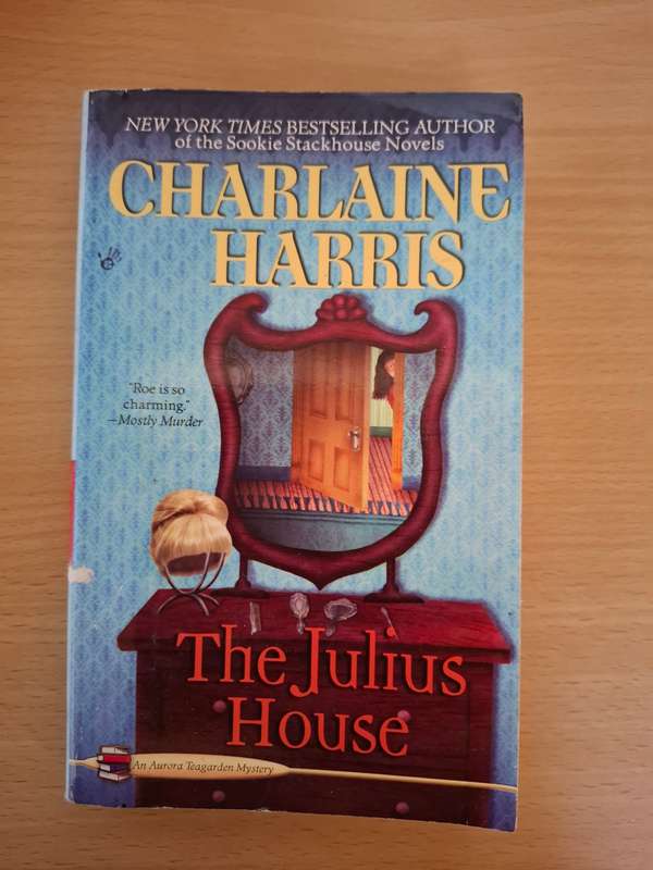 The Julius House : Charlaine Harris (Paperback)
