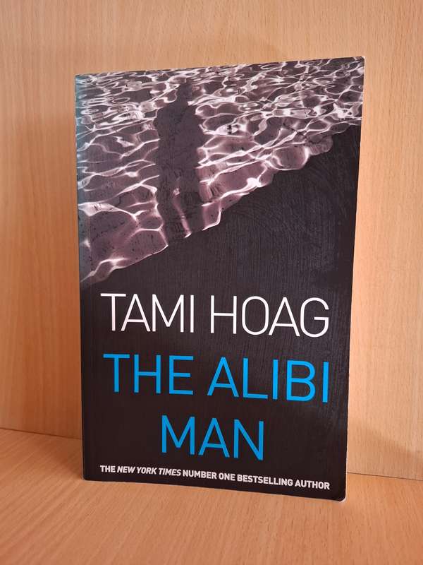The Alibi Man: Tami Hoag (Paperback)