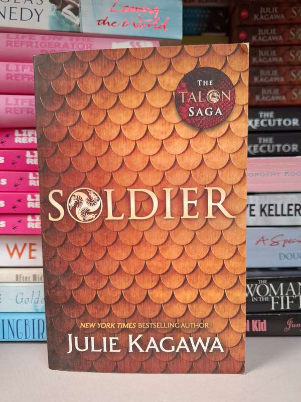 Soldier: Julie Kagawa (Paperback)