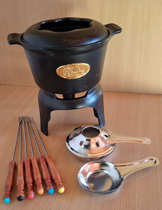 Cast Iron Fondue Pot Set (NEW CONDITION)