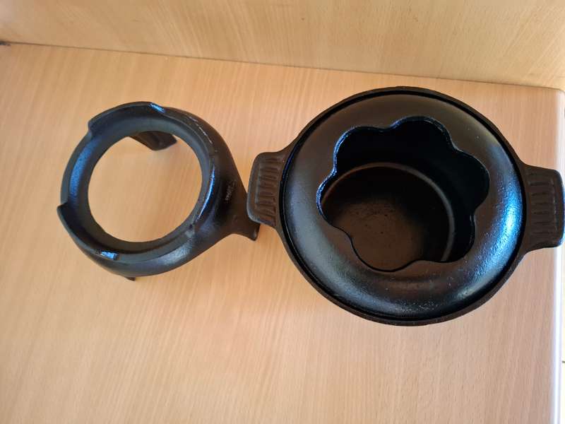 Cast Iron Fondue Pot Set (NEW CONDITION)