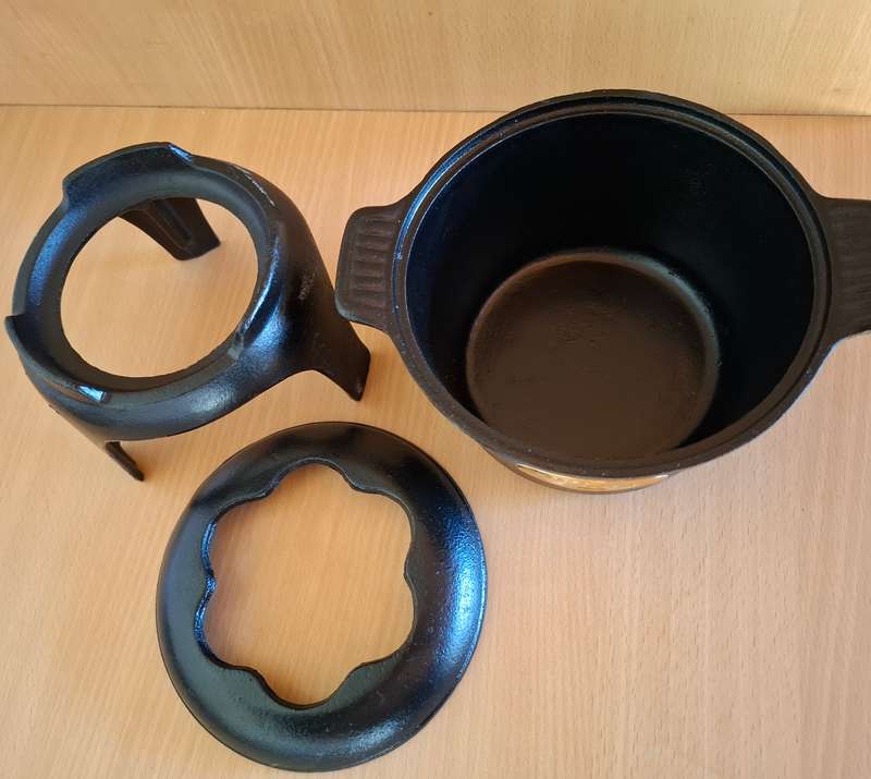 Cast Iron Fondue Pot Set (NEW CONDITION)