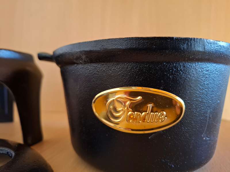 Cast Iron Fondue Pot Set (NEW CONDITION)