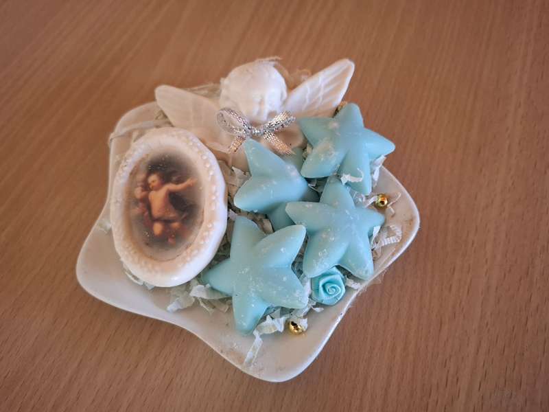 Small Dish with Miniature Soaps (Seashells, Angel)