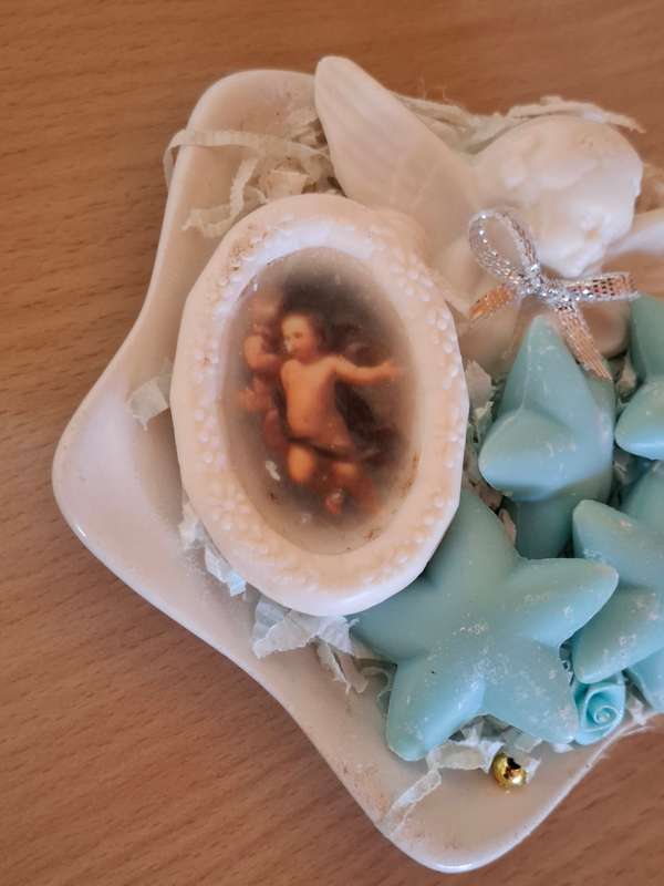 Small Dish with Miniature Soaps (Seashells, Angel)