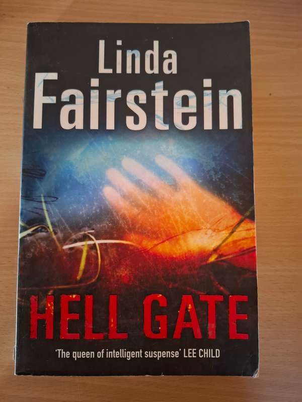 Hell`s Gate: Linda Fairstein (Paperback)