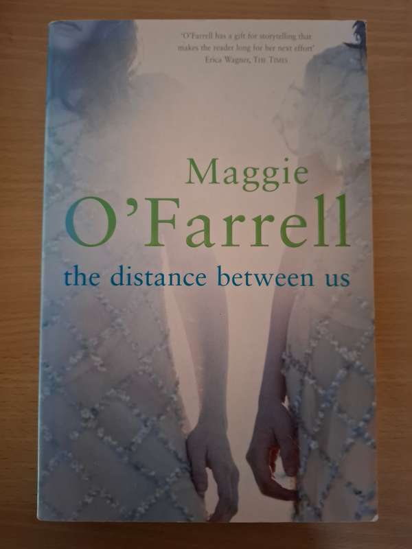 The Distance Between Us : Maggie O`Farrell (Paperback)