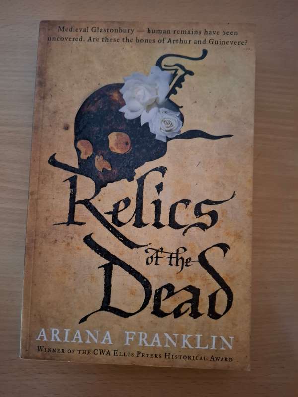 Relics of The Dead: Ariana Franklin (Paperback)