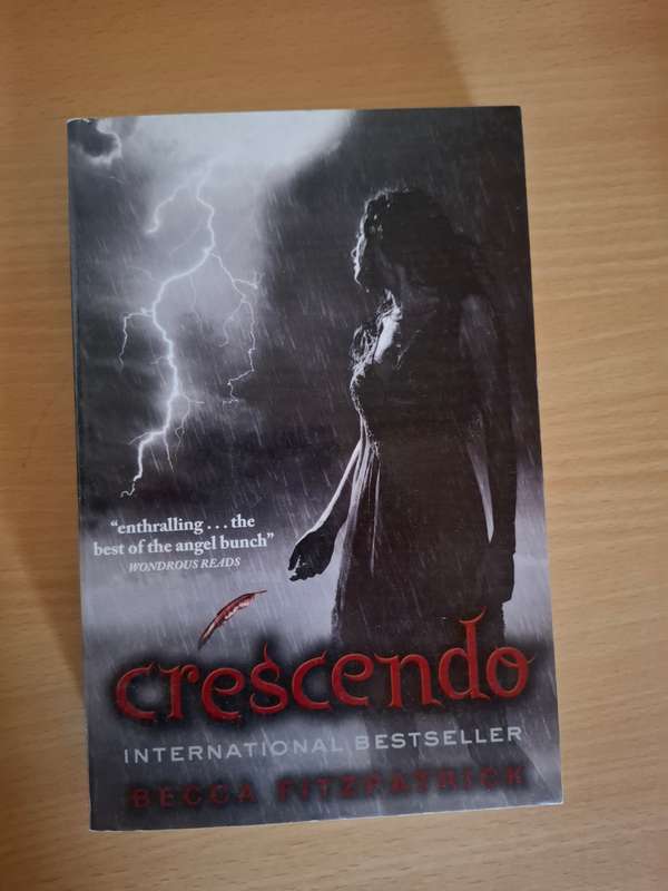 Crescendo : Becca Fitzpatrick  (Paperback)