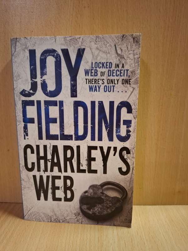Charley`s Web: Joy Fielding  (Paperback)