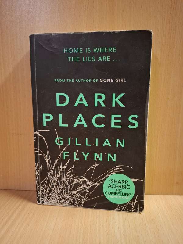 Dark Places : Gillian Flynn  (Paperback)