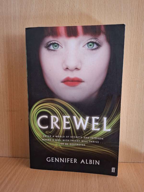 Crewel : Gennifer Albin  (Paperback)