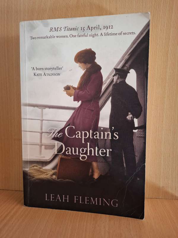 The Captain`s Daughter : Leah Fleming  (Paperback)