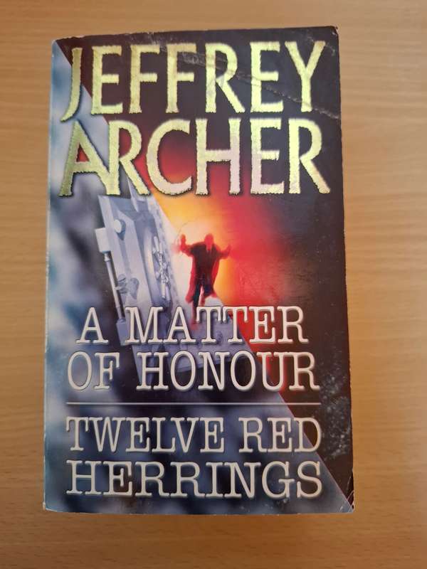 A Matter of Honour/Twelve Red Herrings : Jeffrey Archer  (Paperback)