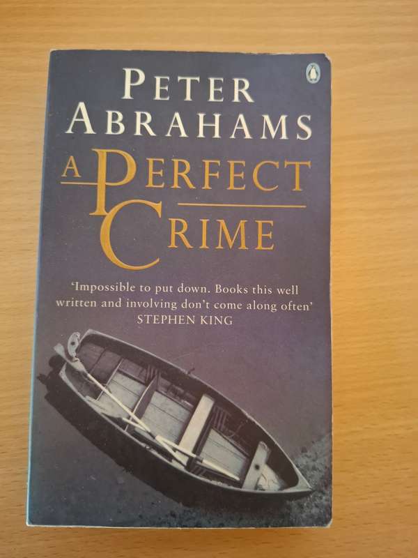 A Perfect Crime : Peter Abrahams (Paperback)