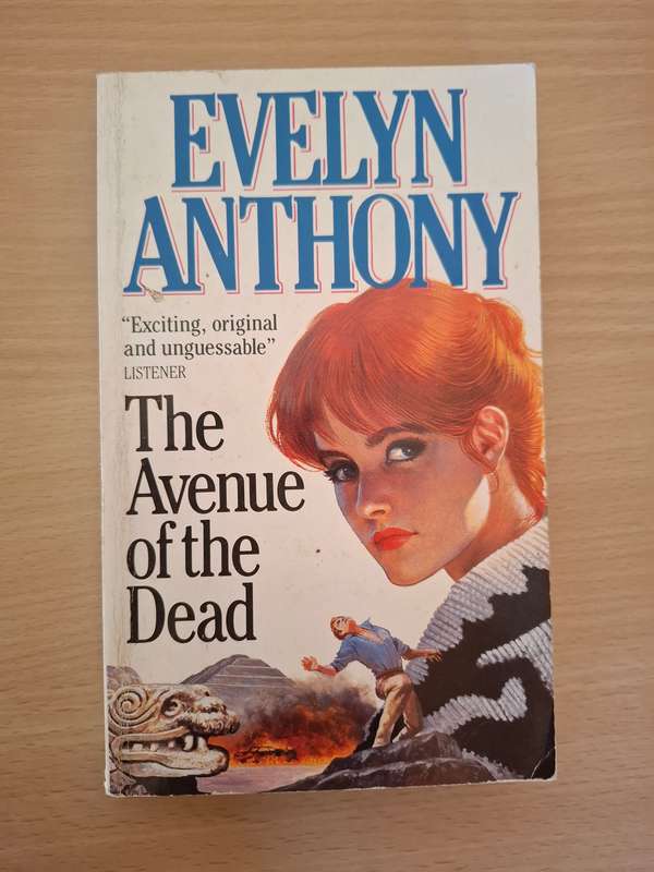 The Avenue of the Dead: Evelyn Anthony  (Paperback)