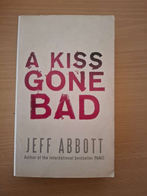 A Kiss Gone Bad : Jeff Abbott  (Paperback)