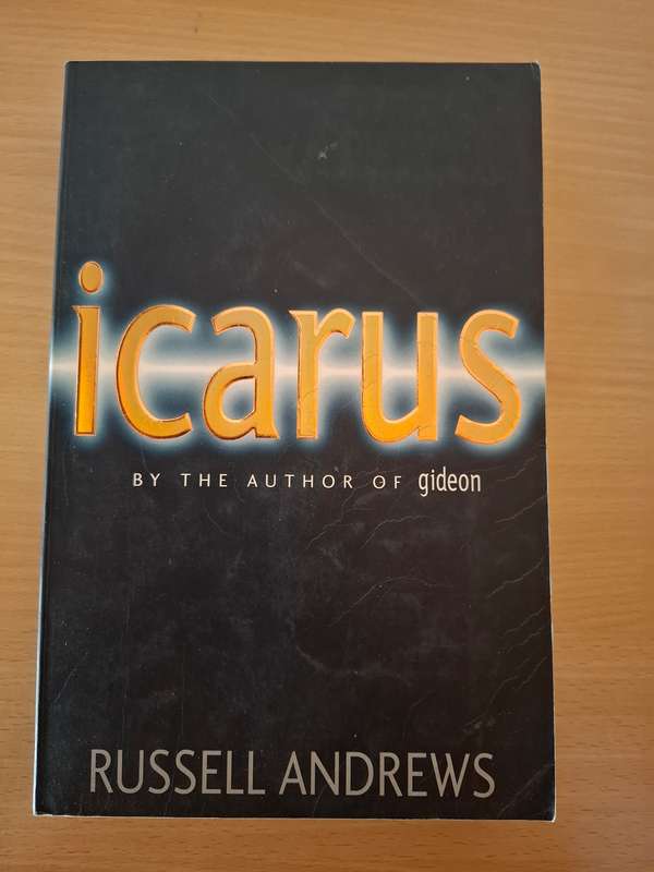 Icarus : Russell Andrews  (Paperback)