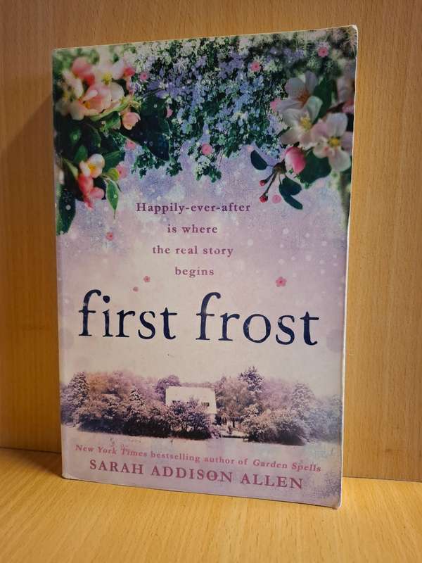 First Frost :Sarah Addison Allen  (Paperback)