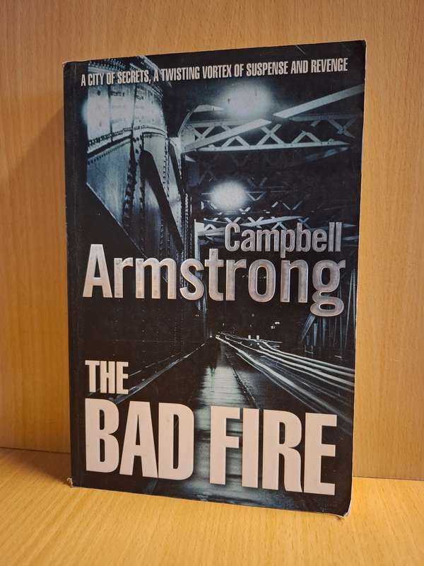 The Bad Fire: Campbell Armstrong  (Paperback)