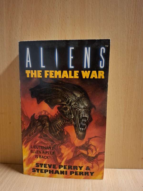 Aliens - The Female War : Steve Perry & Stephani Perry (Paperback)