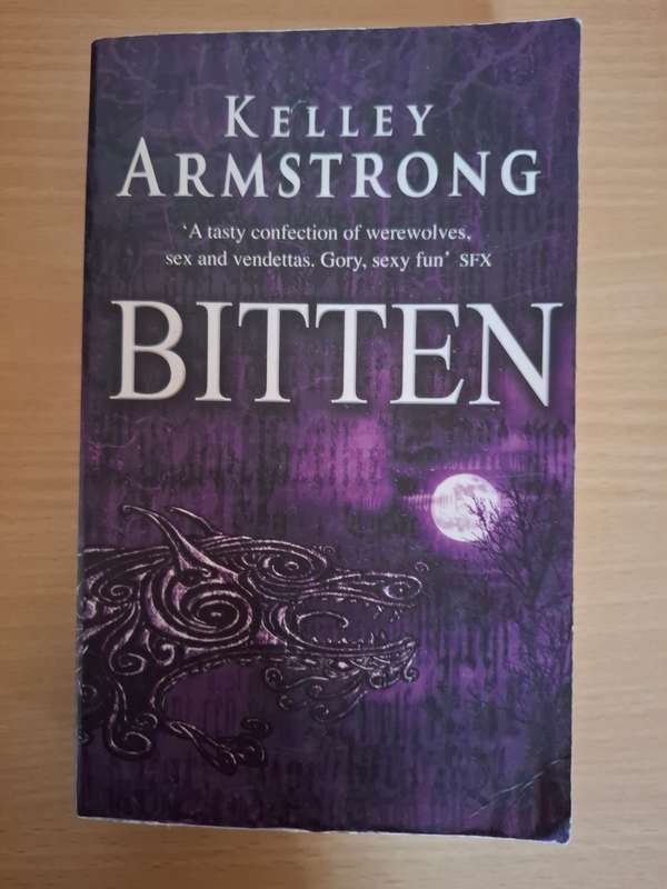Bitten : Kelley Armstrong  (Paperback)