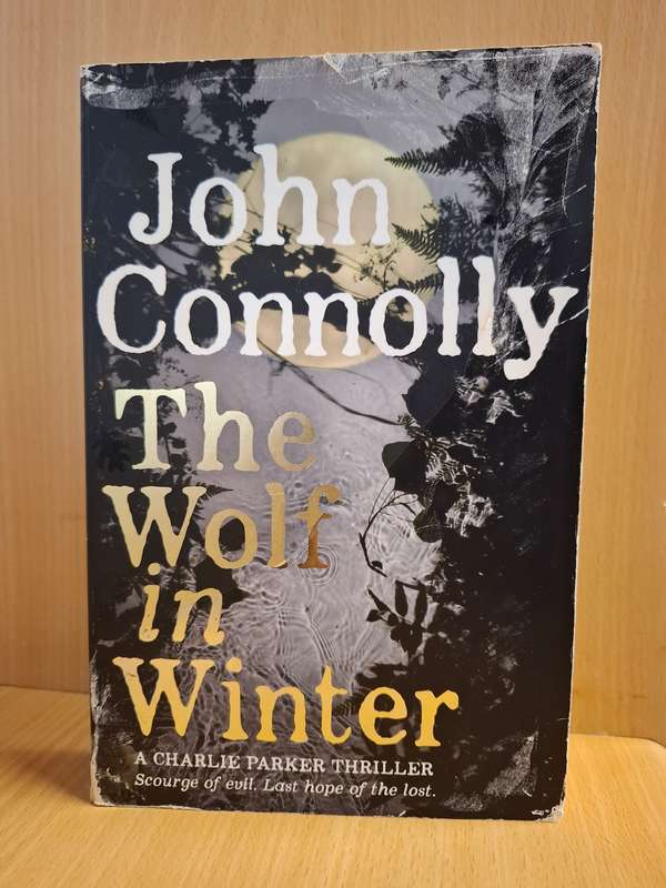 The Wolf in Winter : John Connolly  (Large Paperback)