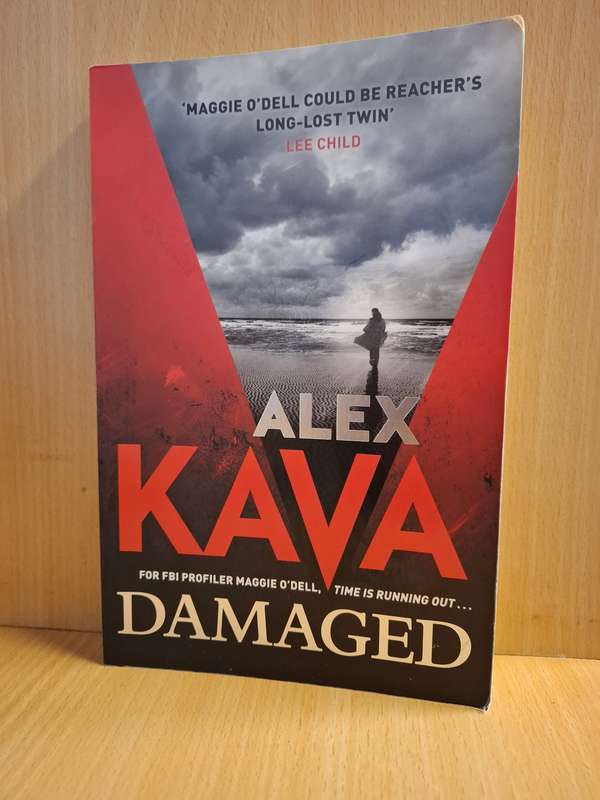 Damaged : Alex Kava (Large Paperback)