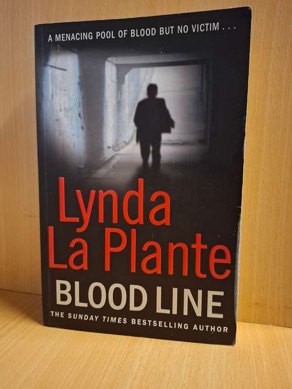 Blood Line  Lynda La Plante (Large Paperback)