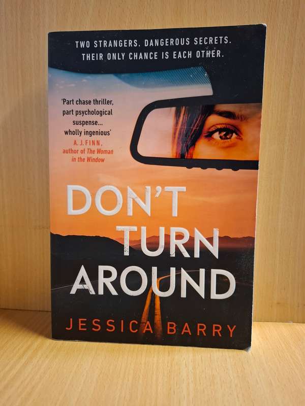 Don`t Turn Around: Jessica Barry (Large Paperback)