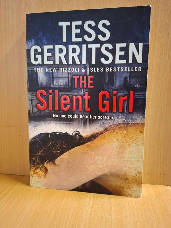The Silent Girl : Tess Gerritsen  (Large Paperback)