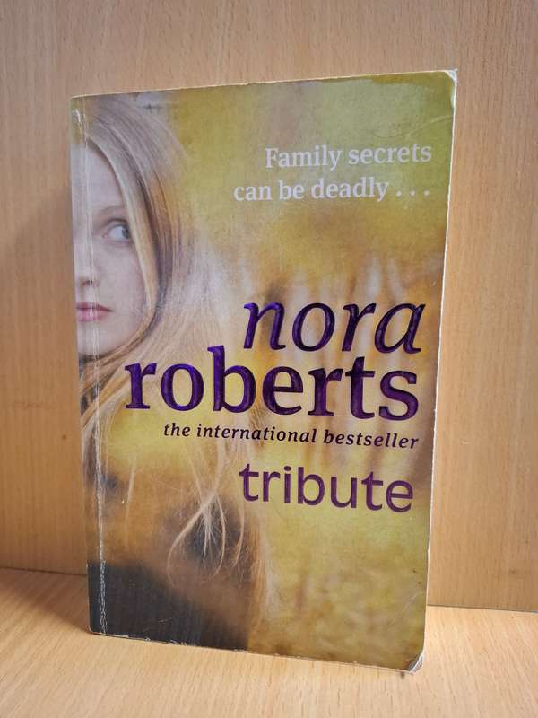Tribute: Nora Roberts (Paperback)