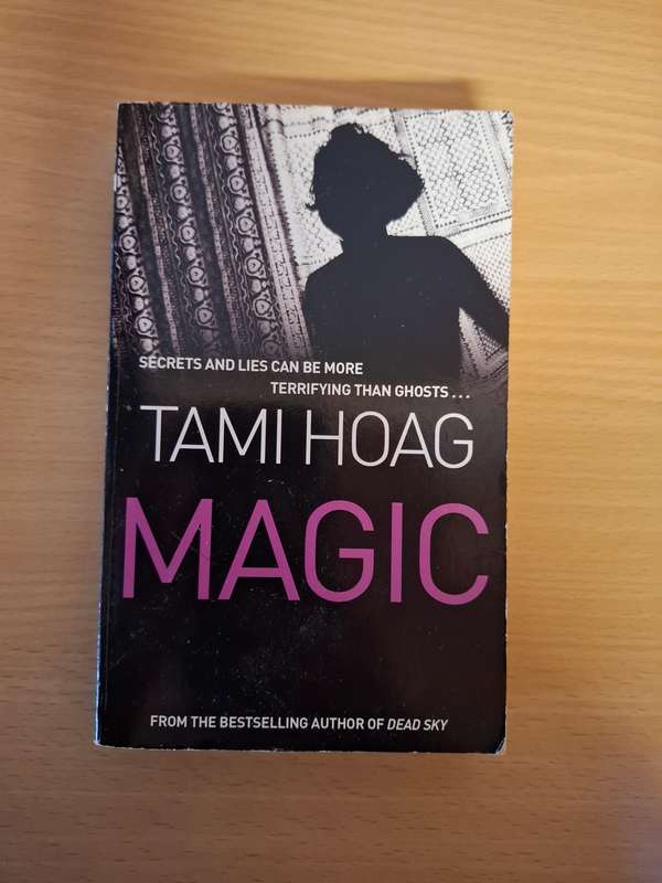 Magic : Tami Hoag  (Paperback)