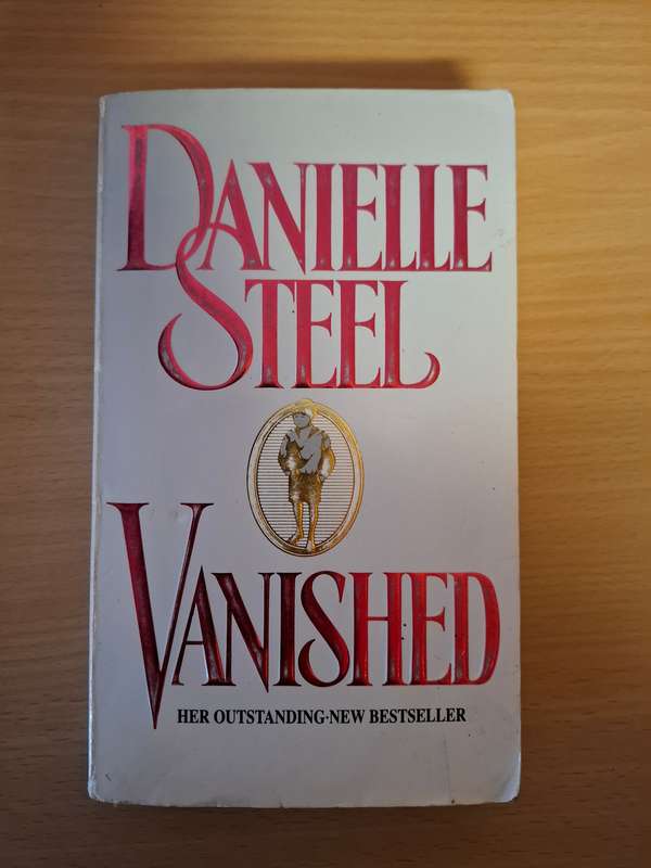 Vanished: Danielle Steel   (Paperback)