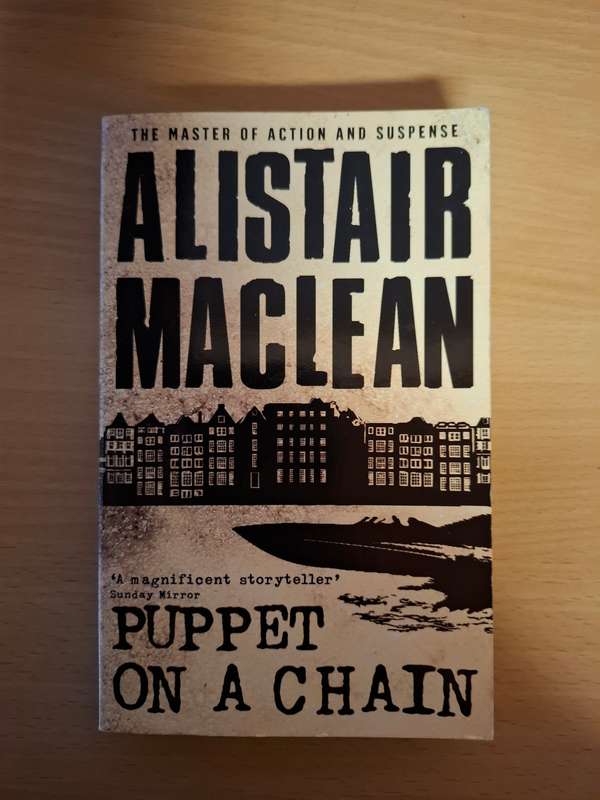 Puppet on a Chain : Alistair Maclean  (Paperback)