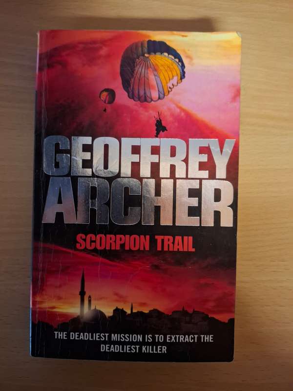 Scorpion Trail : Geoffrey Archer  (Paperback)