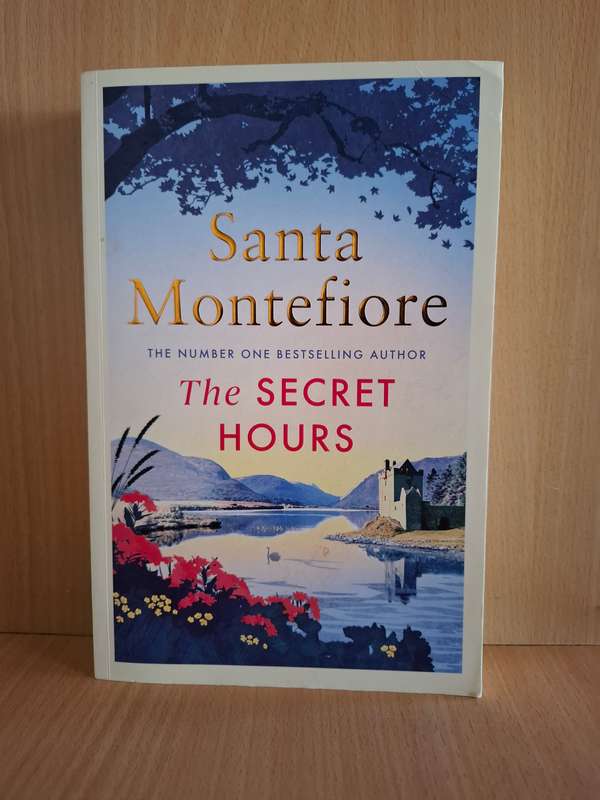 The Secret Hours : Santa Montefiore  (Paperback)