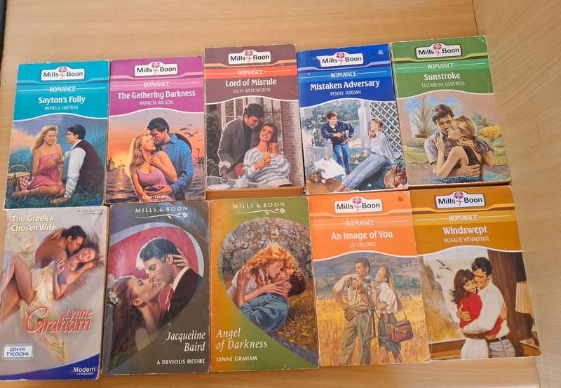 Lot of 10 Mills & Boon Books