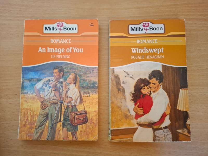Lot of 10 Mills & Boon Books