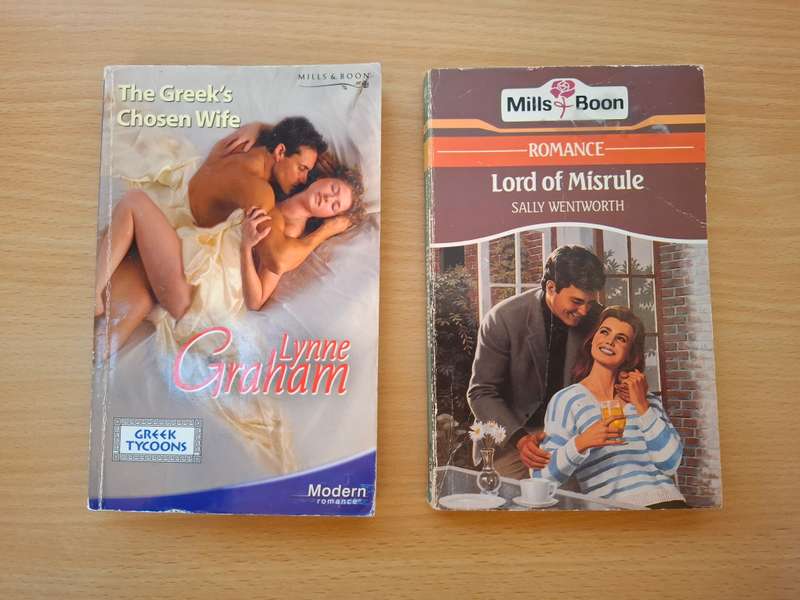 Lot of 10 Mills & Boon Books