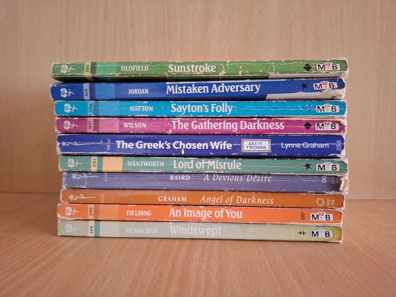 Lot of 10 Mills & Boon Books