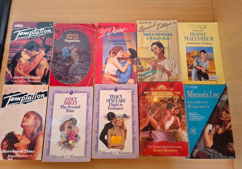 Lot of 10 Mills & Boon Books