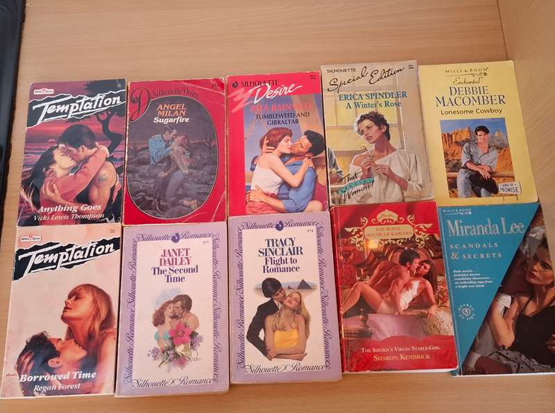 Lot of 10 Mills & Boon Books