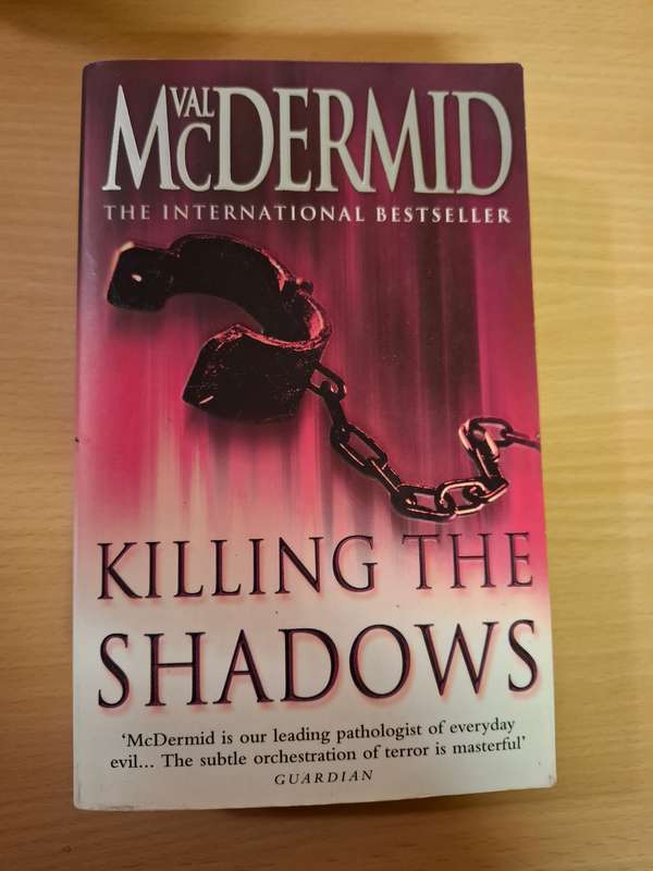Killing the Shadows : Val McDermid  (Paperback)
