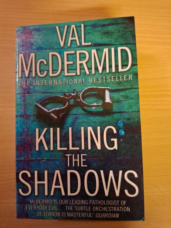 Killing the Shadows: Val McDermid  (Paperback)