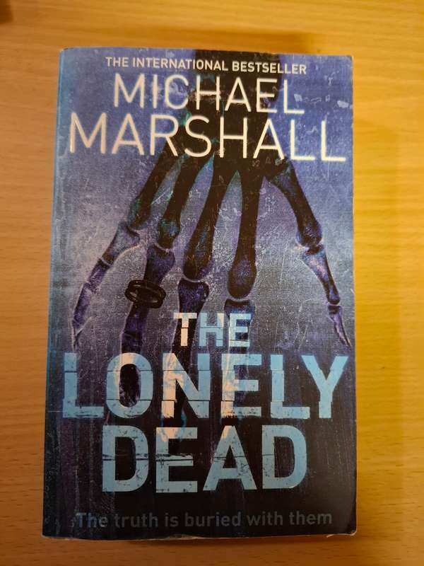 The Lonely Dead : Michael Marshall  (Paperback)