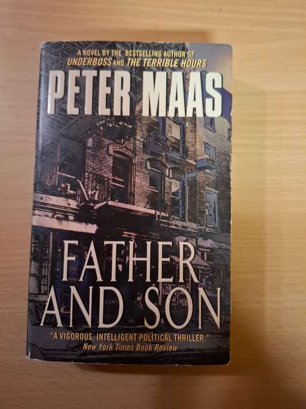 Father and Son  : Peter Maas   (Paperback)