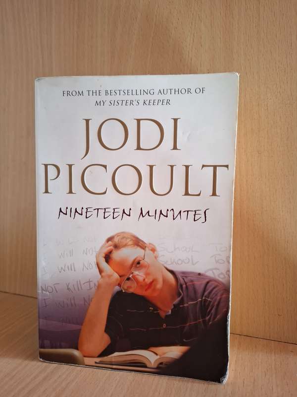 Nineteen Minutes: Jodi Picoult (Paperback)