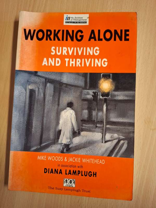 Worrying Alone - Surviving and Thriving : Mike Woods & Jackie Whitehead (Paperback)