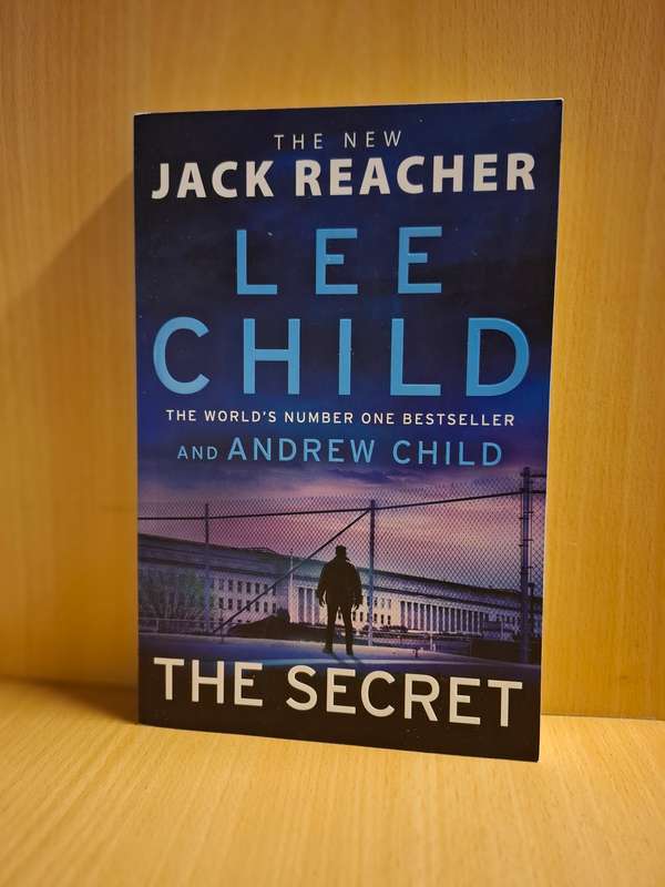 The Secret : Lee Child  (Large Paperback)